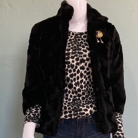 Faux Fur Jacket S with Vintage Pin - Picture 2 of 6